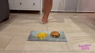 Sneaker-Girl Sandy - Burger & Fries