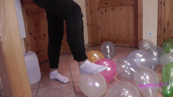 Sneaker-Girl Doro - Popping some Balloons with white socks