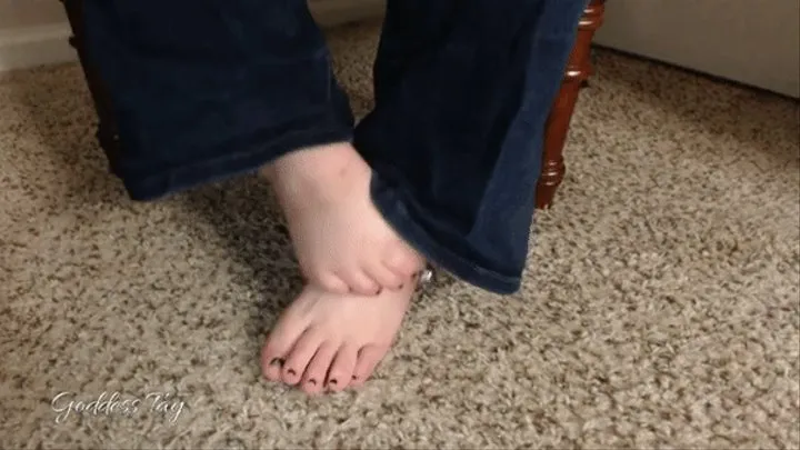 Beautiful barefoot JOI