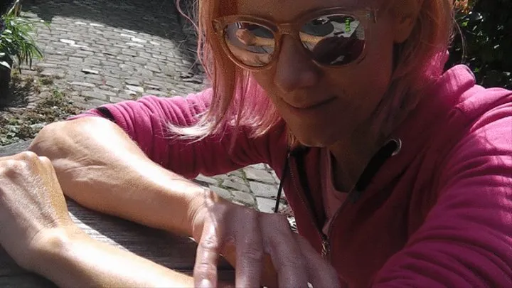 Blond hair on a busy terrace