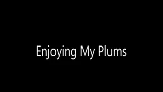 Eating my Favorite: Plums