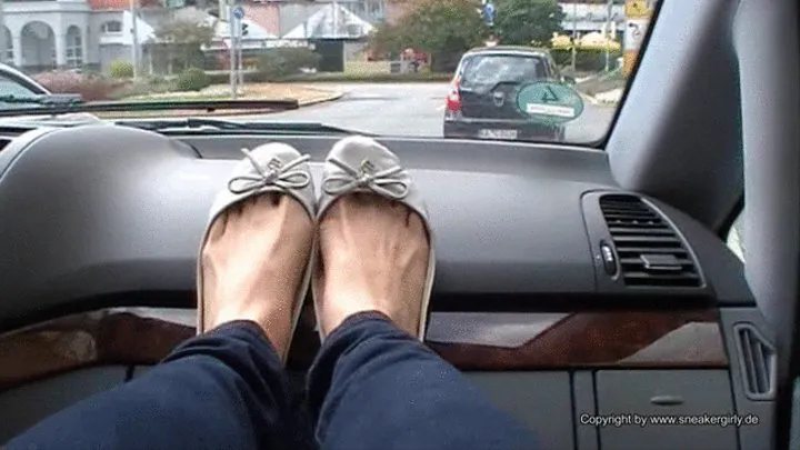 Maja shows her ballerinas on the dashboard while driving