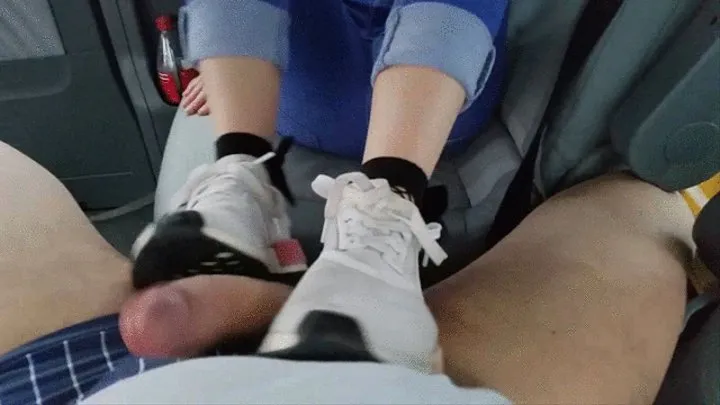 footsie in car