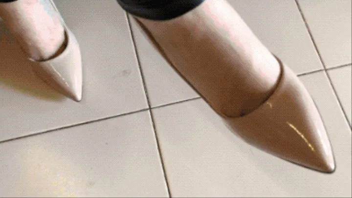 High heels blowjob and cum in shoe.