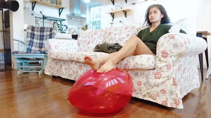 Asian GF Plays with Balloons with her Feet | Feet Pop