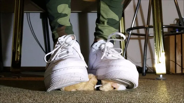 Shred a soft toy with Sneaker