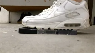 Tape crushing with Nike Air Max 90 View 2