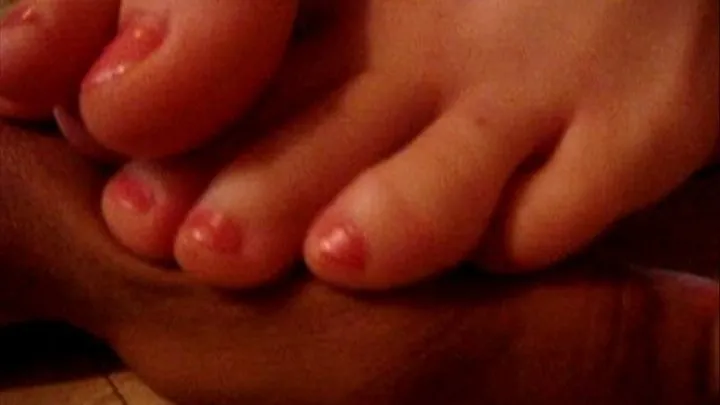 Coed Lara-Toe Tease POV