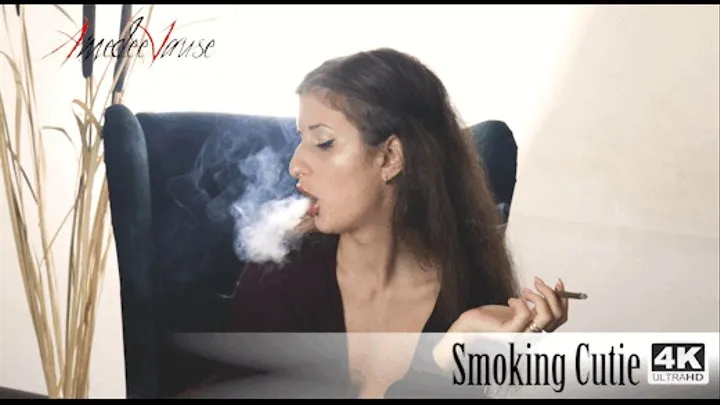 Smoking Cutie - Dark-Erotic Cigarette Smoking & Flashing Show!