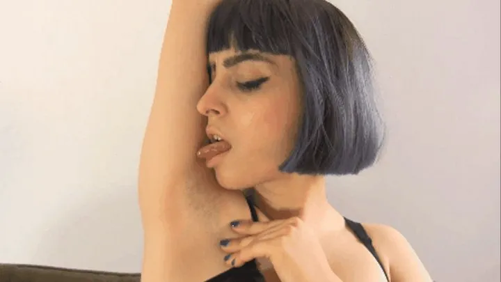 Bettie worship her armpits