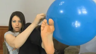 I play and pop this blue spit baloons