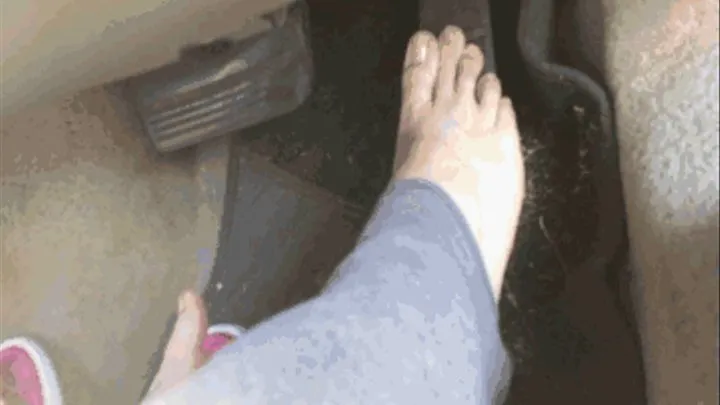 Bare BBW Feet Pedal Pumping-BBW Feet