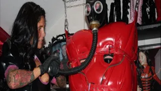 Sweet revenge in heavy rubber (short)