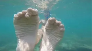 Underwater worshipping feet