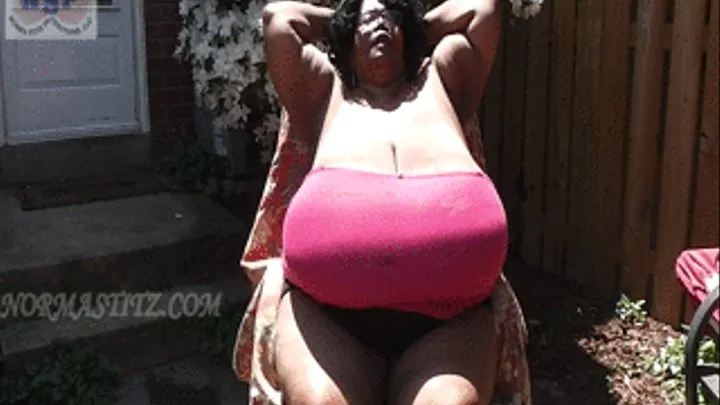 NORMA STITZ RELAXING GETTING IN SOME D'S