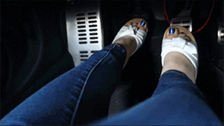 Luna Lain Pedal Pumping In Mules