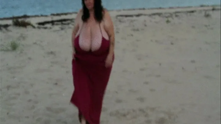 #BBW SUZY Q 44M OUTDOORS ON THE BEACH