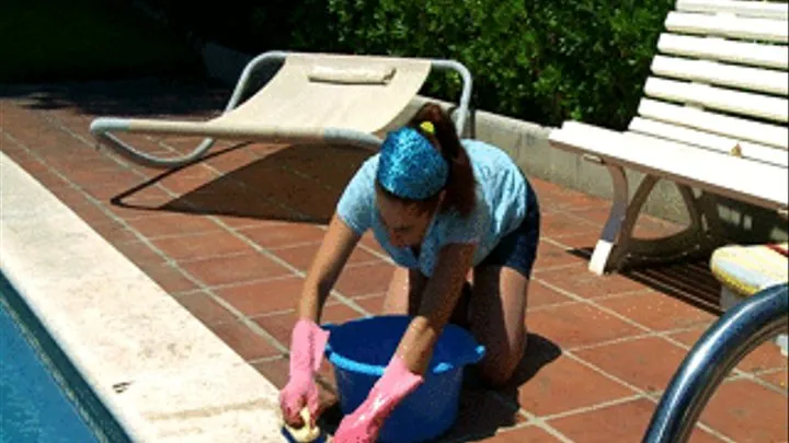 French housewife peeing her pantyhose and pink panties