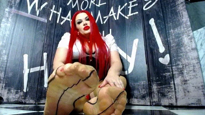 Biwhore, lick my feet!