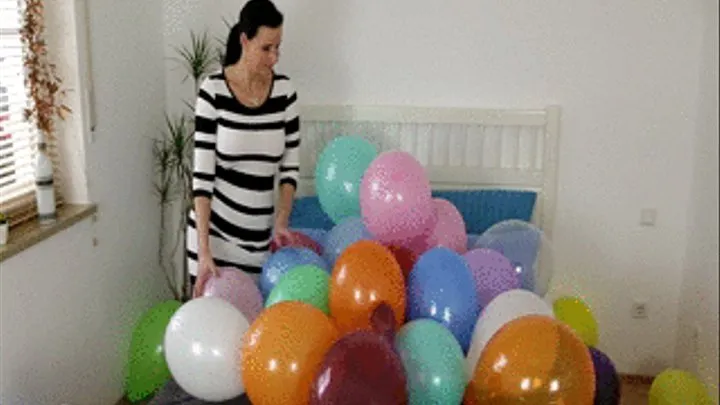 bed full of balloons