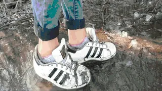 Sneakers and socks completely soaked MP4 (920x1080)