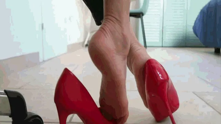 High heel dangling video