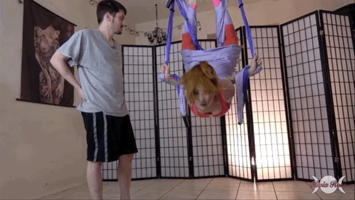 Aerial Yoga Scissoring ( )