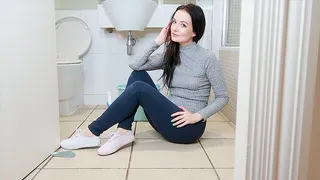 Cleaning the floor in leggings