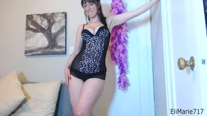 Lingerie Striptease N Dance