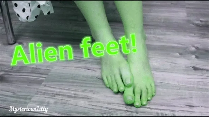 Alien feet!