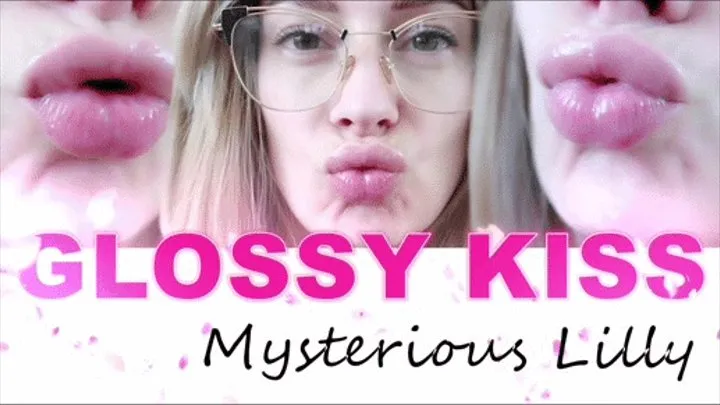 Glossy kiss by Mysterious Lilly
