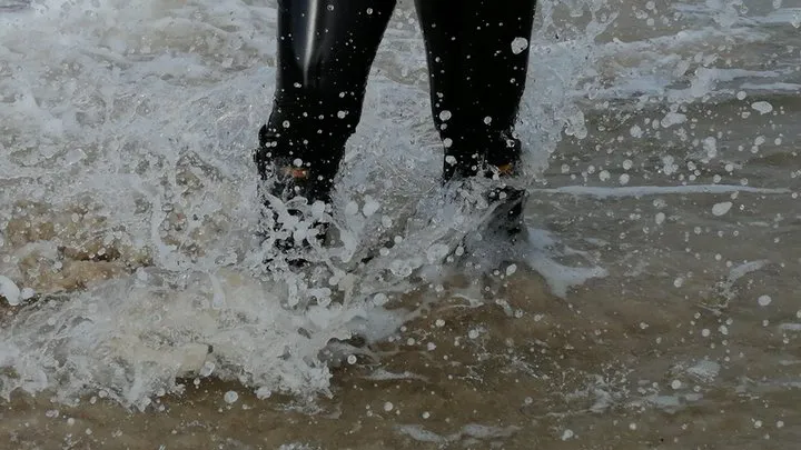 A short visit to the sea in rubber boots