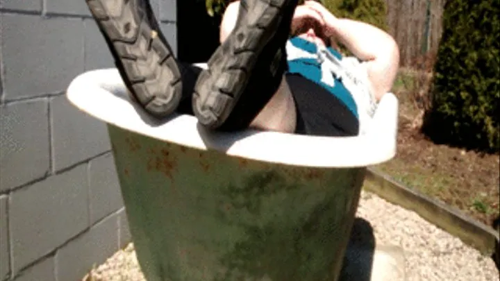 Sunbathing soles in outside bathtub