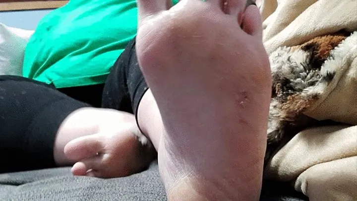 Crossing toes with foot shaking after a long break
