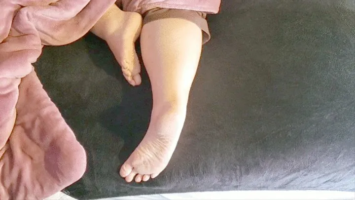 Napping Bbw feet on black sheets pt2 (pt 3)