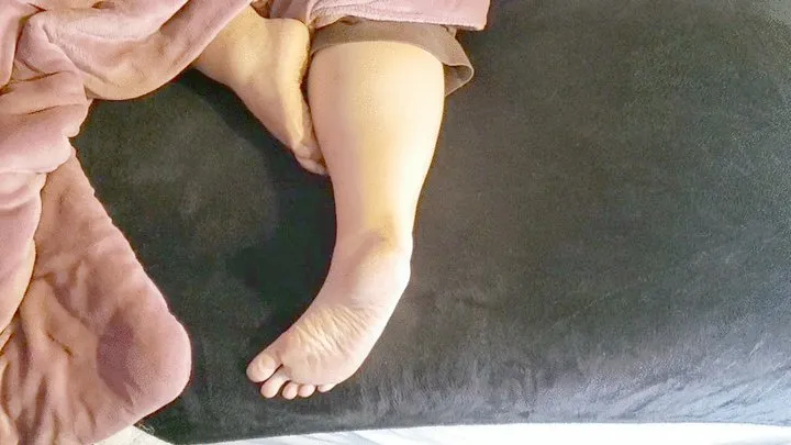 Napping Bbw feet on black sheets pt2 (pt2)