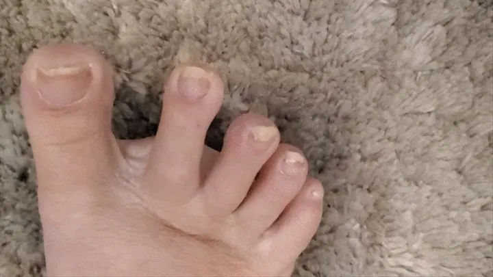 Cracking and wiggling toes close up