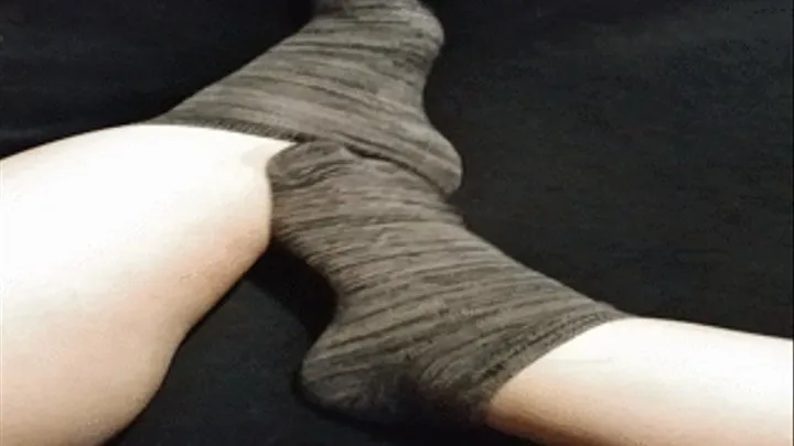 Slipping off socks with toes