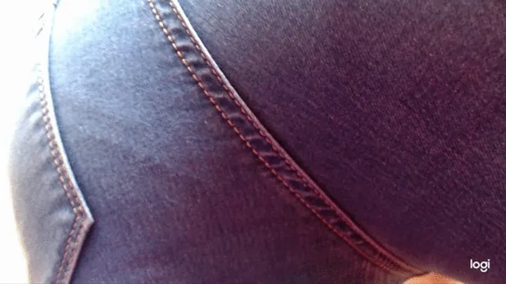 4 minutes with sexy jeans ass to cam