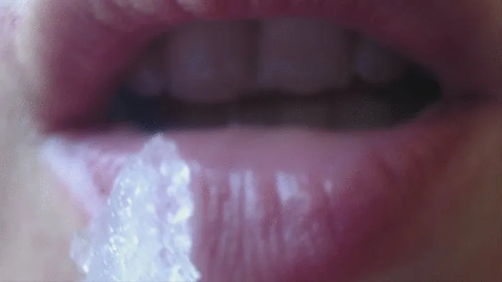 7 minutes with touching my lips ice