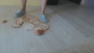 2 minutes peeing on the bread