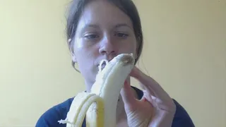 2 minutes eating banana to cam
