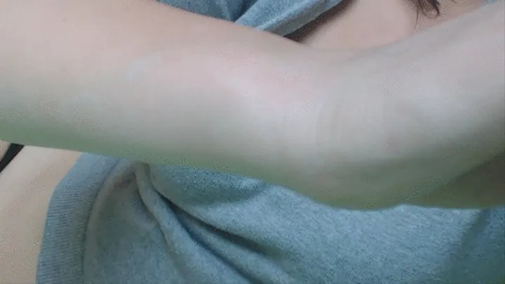 4 minutes skinny wrists to cam