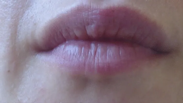 2 minutes putting bitchy red lipstck on my lips