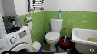 Toilet things during 2 minutes with sound