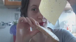 2 minutes eating bread with yellow cheese