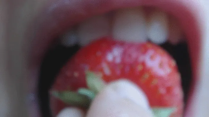 3 minutes eating strawberries