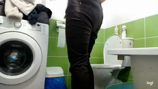 Making pee in toilet