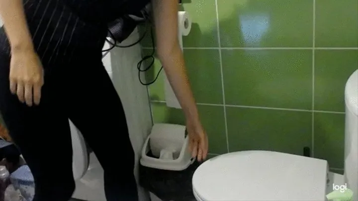 2 minutes of toilet fetish to cam