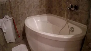 BBW piss in the bath tub